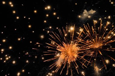 Noel konsepti - Geceleri karanlık gökyüzünde renkli havai fişekler