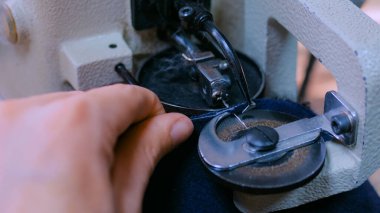 Skinner atelier kürk deri dikiş dikiş makinesi kullanma