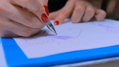 Moda Tasarımcısı çizim tasarım kroki