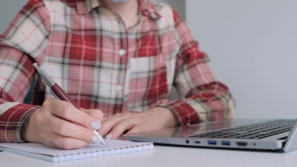 Close up: woman hand making notes during quarantine at home - self isolation — Stock Video