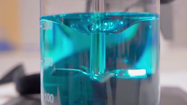 Moteur lent : agitateur numérique pour mélanger le liquide - équipement de laboratoire 