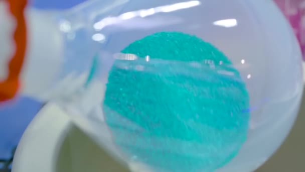 Обертальна лабораторія роторного випарника з твердим матеріалом для гомогенізації — стокове відео
