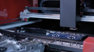 Otomatik SMD seçimi ve bilgisayar yazdırılmış devre kartı montajı makinası