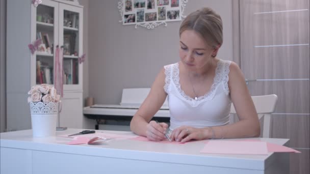 Beautiful woman contouring butterfly with a pencil — Stock Video