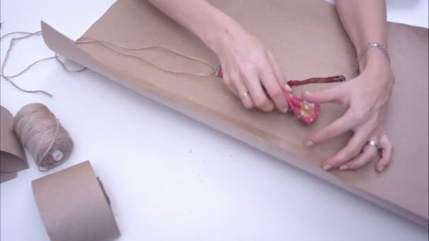 Woman wrapping a bowtie — Stock Video