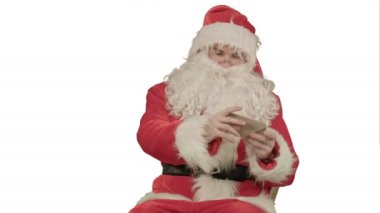 Santa Noel mektup ya da dilek listesi üzerinde beyaz arka plan ile