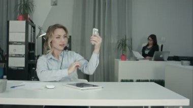 Oldukça selfie alarak ve telefonla gönderme santralı arayın