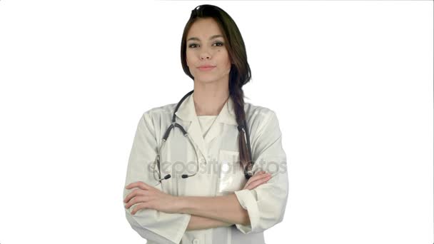 Retrato de una joven doctora confiada con un dedo levantado sobre fondo blanco — Vídeos de Stock