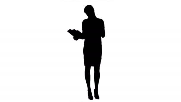 Silhouette Jeune femme d'affaires lisant des documents tout en buvant du café — Video
