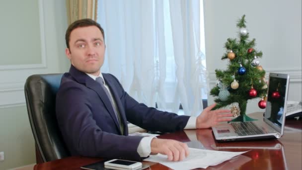 Young businessman threatens invisible opponent and want to throw ball pen in joke, but it is Christmas time — Stock Video