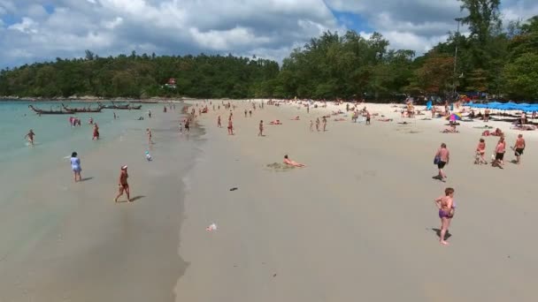 Phuket, thailand - 20 jan 2017: luftaufnahme des schönen tropischen strandes in phuket thailand — Stockvideo