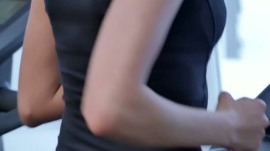 Spor kadın izle spor salonunda çalışan