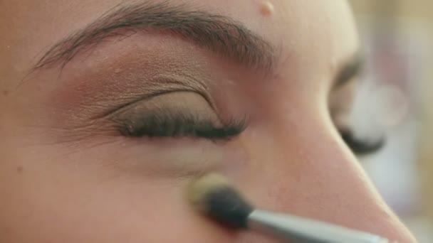 Helder oog make-up voor een datum — Stockvideo