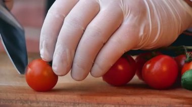 Kesme domates taze sebze arkasında