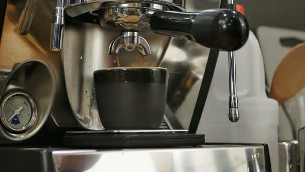 Female bartender in the workplace, makes coffee using coffee machine — Stock Video