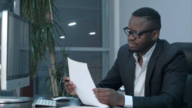Afrika kağıt işi, işadamı Finans faturaları Office hesaplama