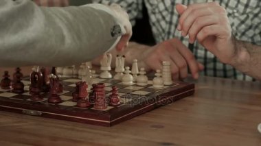 iki adam satranç oynamak