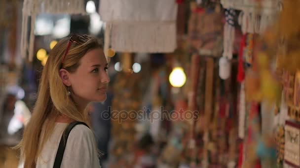 Young female tourist walking along old town market — Stock Video