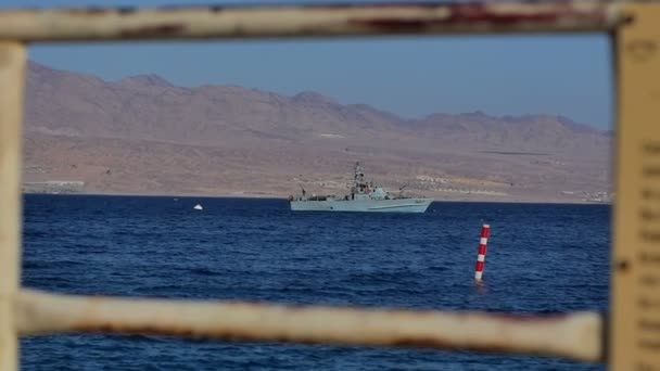 Ελάτ, Ισραήλ - 28 Μαΐου 2017: στρατιωτικό σκάφος περιπολούν τα νερά κοντά στα σύνορα — Αρχείο Βίντεο