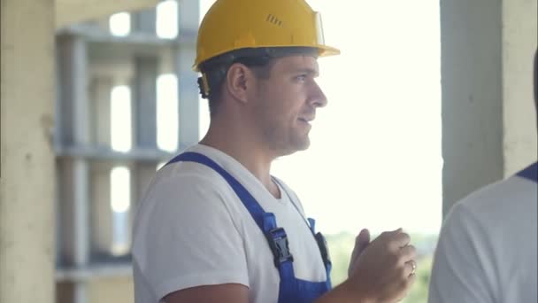 Two construction workers discussing project — Stock Video