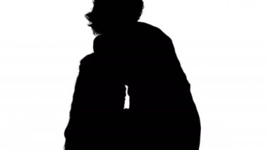 Silhouette Genç Anne kızı nasıl akıllı telefon parça mat kullanmak öğretmek