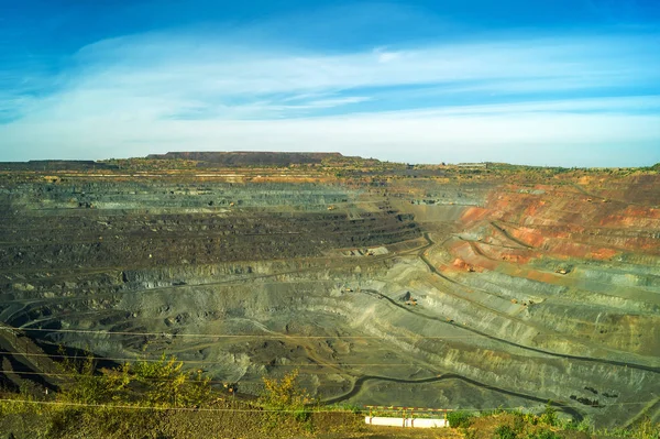 Bir taş ocağı demir cevheri çıkarımı