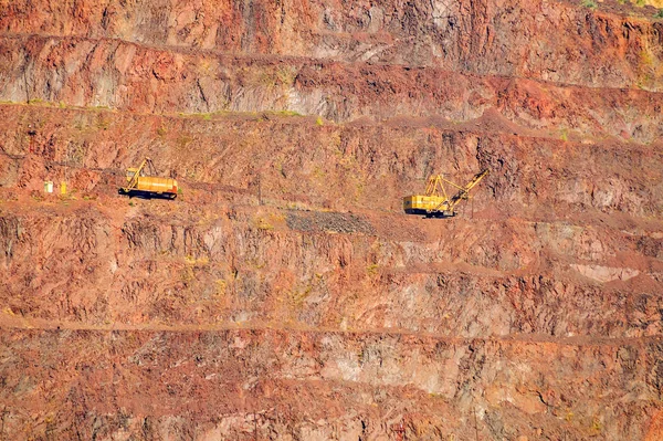 Bir taş ocağı demir cevheri çıkarımı