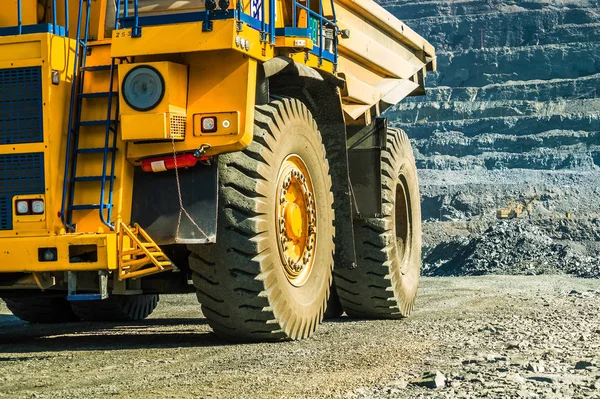 büyük maden kamyonu