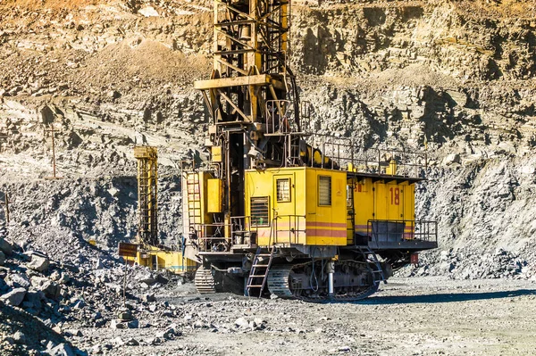 Demir cevheri ocağında kuyu sondaj