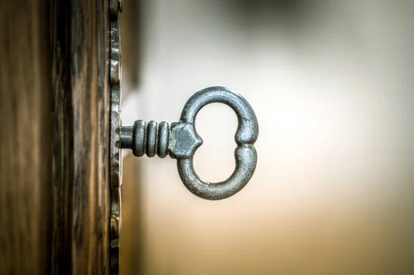 Anahtar deliği içinde belgili tanımlık anahtar