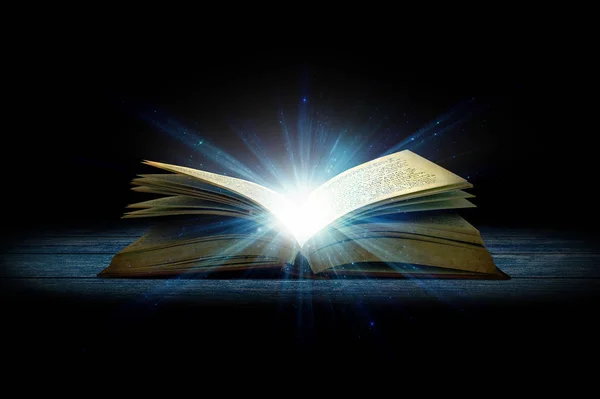 Открытая светящаяся волшебная книга — стоковое фото