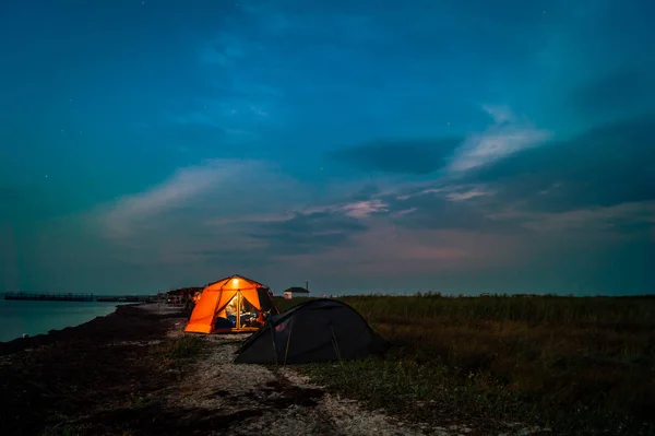 Hiking çadır ile gece manzarası