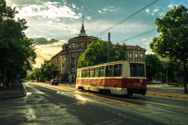 Eski kasabanın içinden tramvay rides