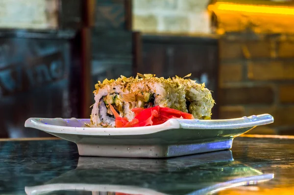 Japon yemek suşi rulo