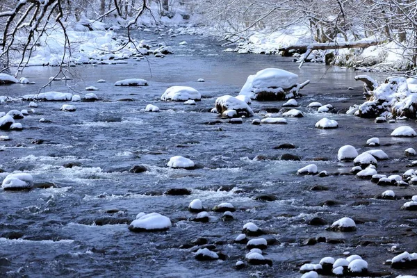 Snow in extremely cold weather