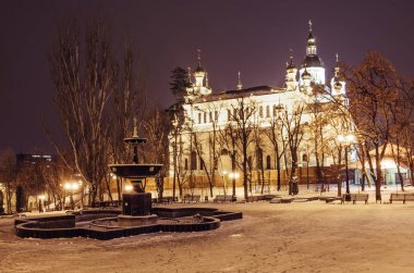 Gece manzara Kharkiv çok güzelmiş. Şehir ışıkları