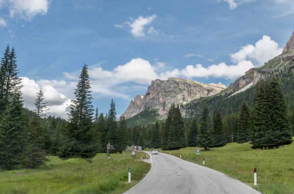 Valle de los Alpes italianos, Italia — Foto de Stock