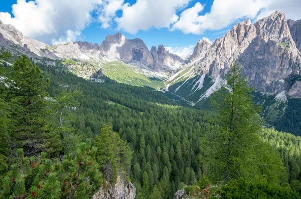 白云岩-Vago di Fassa, 意大利, 欧洲, 白云岩山脉鸟瞰图 — 图库照片