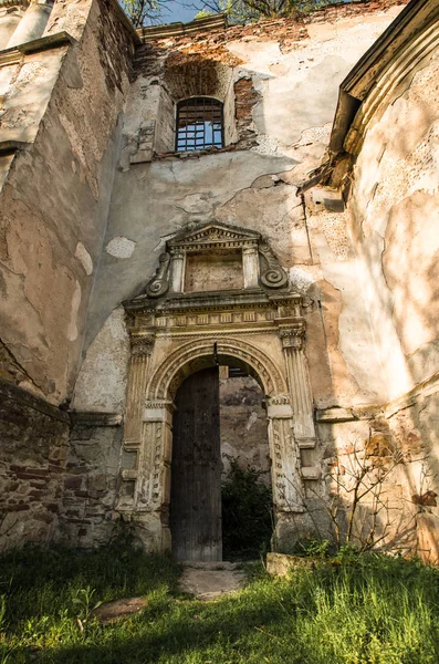 Ruinerna av katolska antagandet kyrkan, Ukraina — Stockfoto