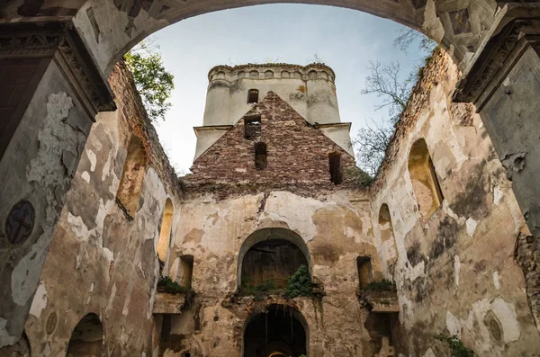 Rovine della Chiesa cattolica dell'Assunzione, Ucraina — Foto Stock