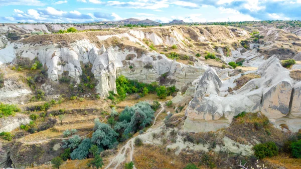 터어 키 의 카파도 키아 에 있는 비둘기 계곡 의산 풍경. 카파도키아 의비 실제적 인 암석 층 — 스톡 사진