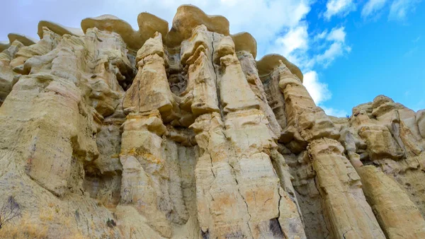 Paisaje de montaña en el valle de Pigeon en Capadocia, Turquía. Formaciones rocosas irreales de Capadocia —  Fotos de Stock