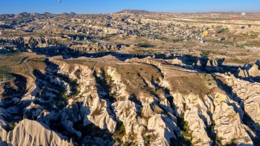 Kapadokya Kanyonlarında Sıcak Hava Balonu