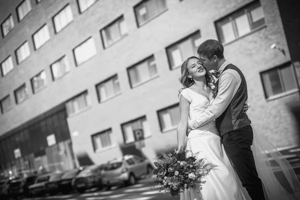 Happy bride and groom dancing on a street — Stock Photo, Image