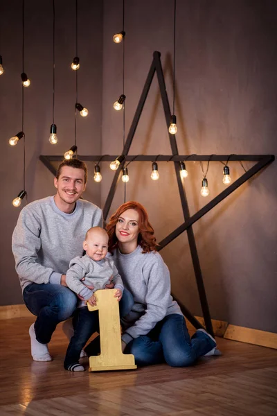 Familienporträt im heimischen Ferienwohnzimmer — Stockfoto