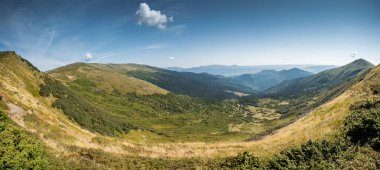 güzel yeşil dağların manzara