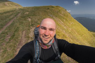 Trekking iken bir selfie yaptırmayı uzun yürüyüşe çıkan kimse