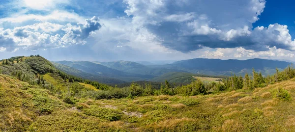 Dolomites dağ panorama adlı bahar