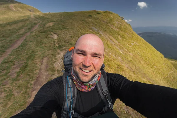 Trekking iken bir selfie yaptırmayı uzun yürüyüşe çıkan kimse
