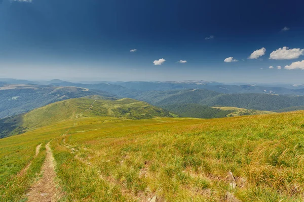 yol ve uçurumun Dağları
